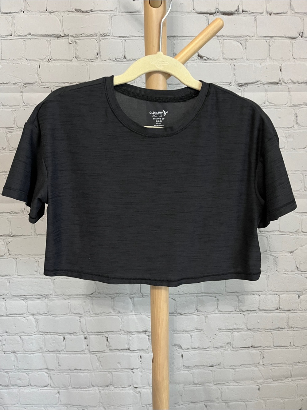 ⭐️⭐️ PICK 5 / $20 Old Navy Girls Active Go Dry Black Cropped Tee